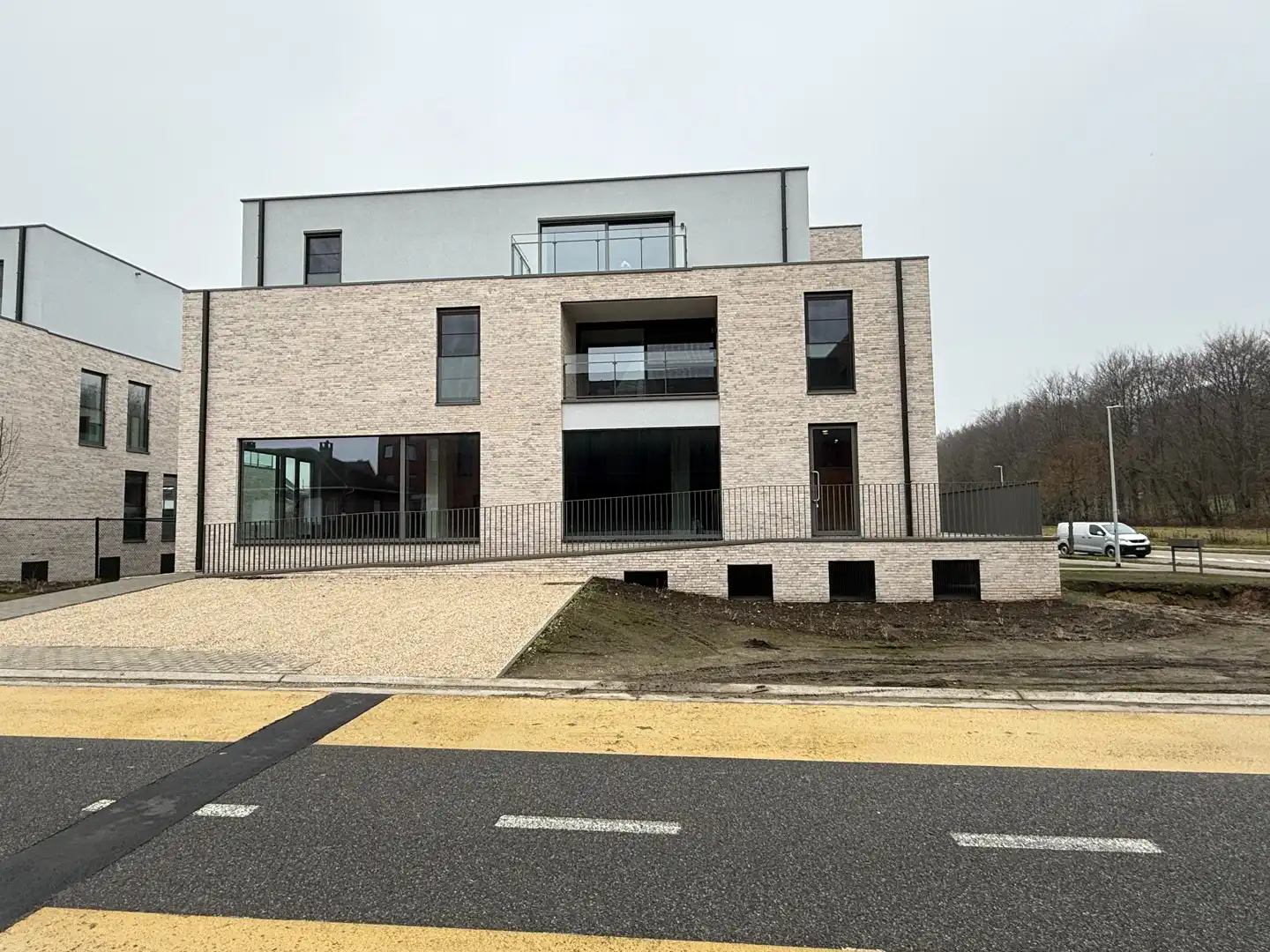 Casco hoekpand geschikt voor handel - praktijk - kantoor - ... foto 3