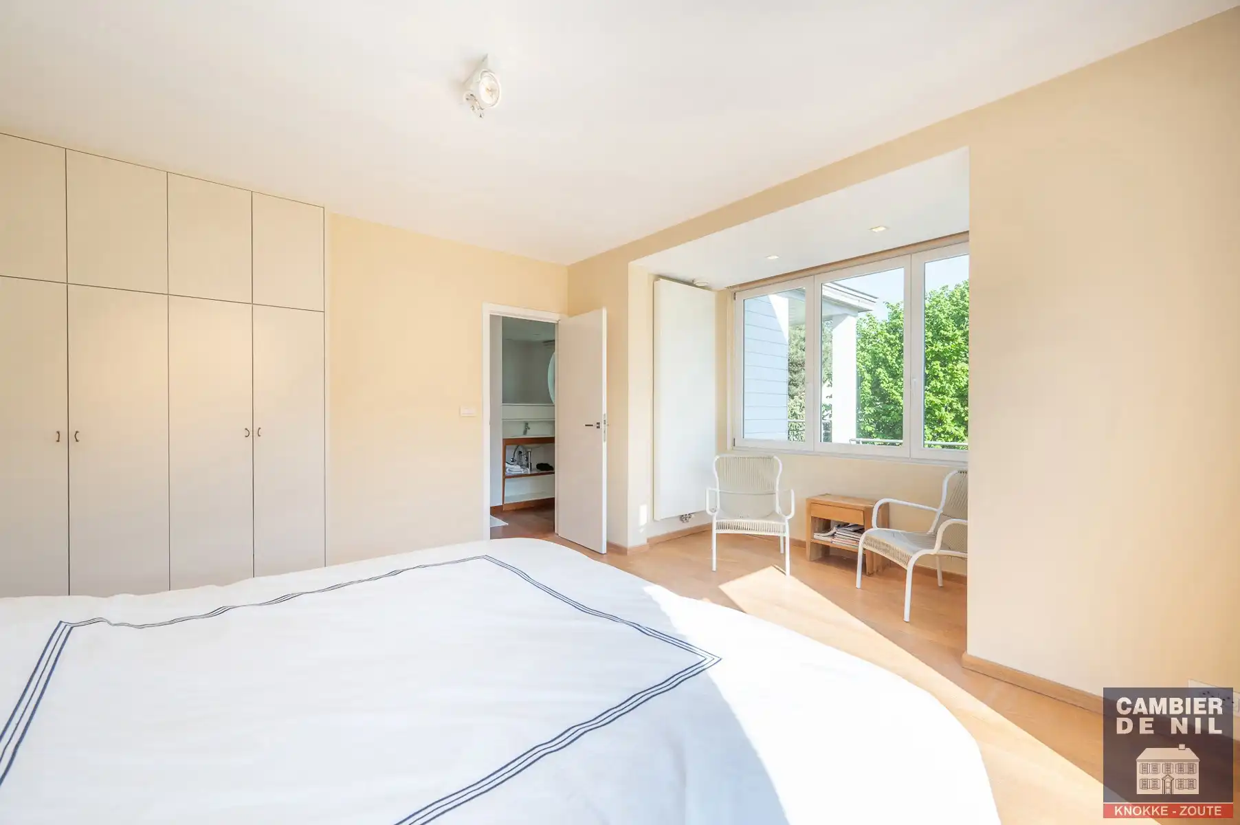 Ruime, gemeubelde koppelvilla aan de Royal Zoute Tennisclub. foto 17