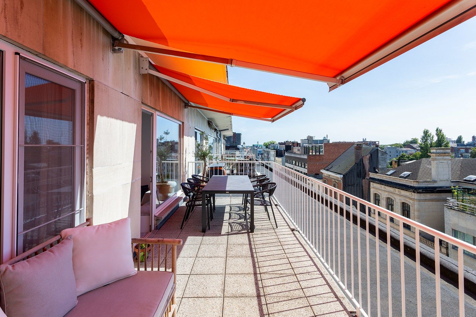 Instapklaar appartement met ruim terras  foto 17