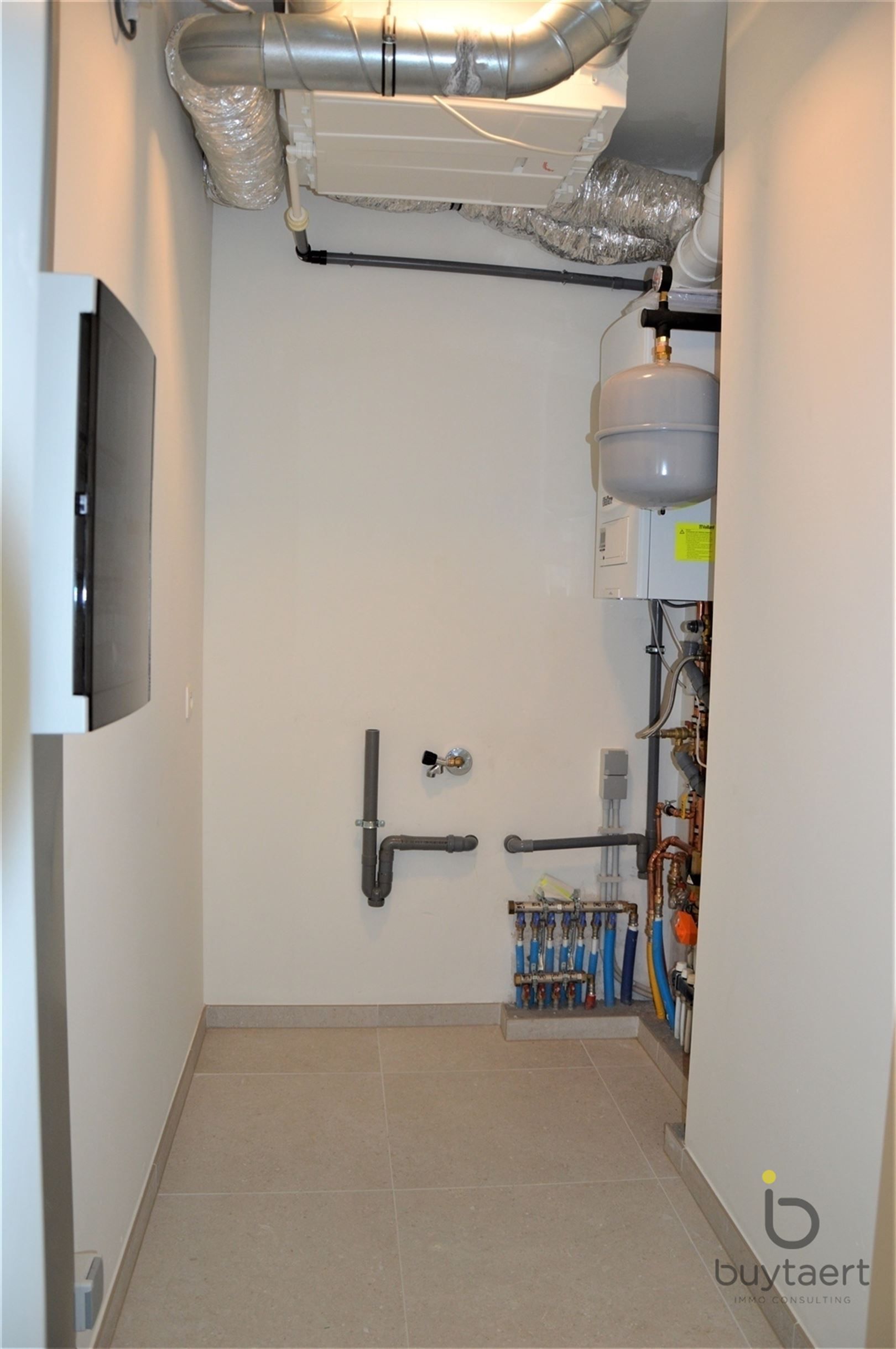 Recent appartement met twee slpks te Deurne. foto 4