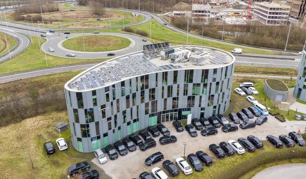 Gemeubelde kantoren met dienstverlening in Planet Business Center aan The Loop in Gent foto {{pictureIndex}}