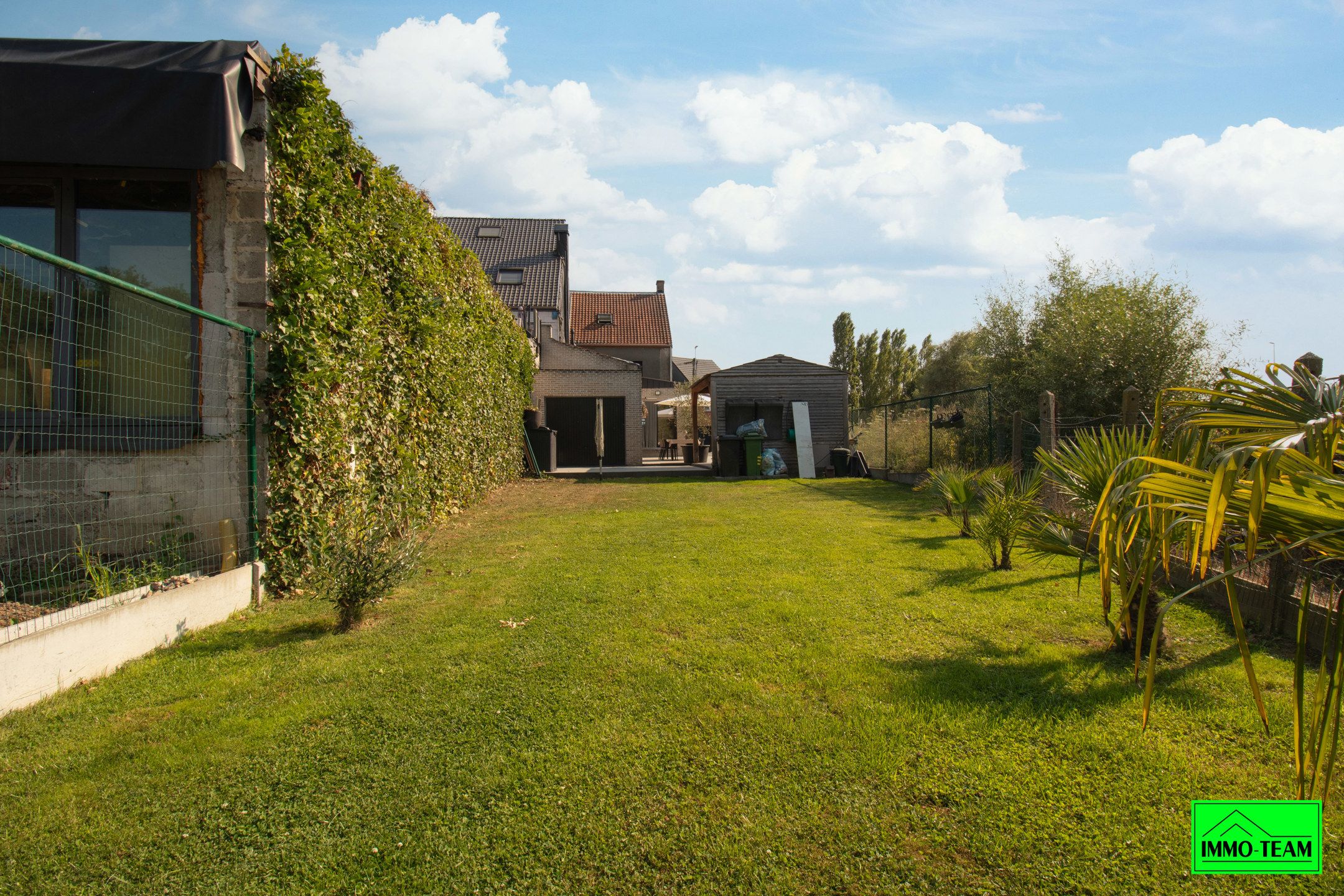 Gezellige, gerenoveerde 3-gevelwoning met 5 slaapkamers foto 5