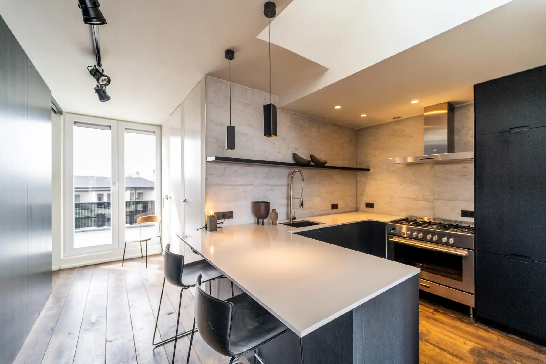 Gemeubelde penthouse met riante terrassen op ’t Zuid, uniek! foto 4