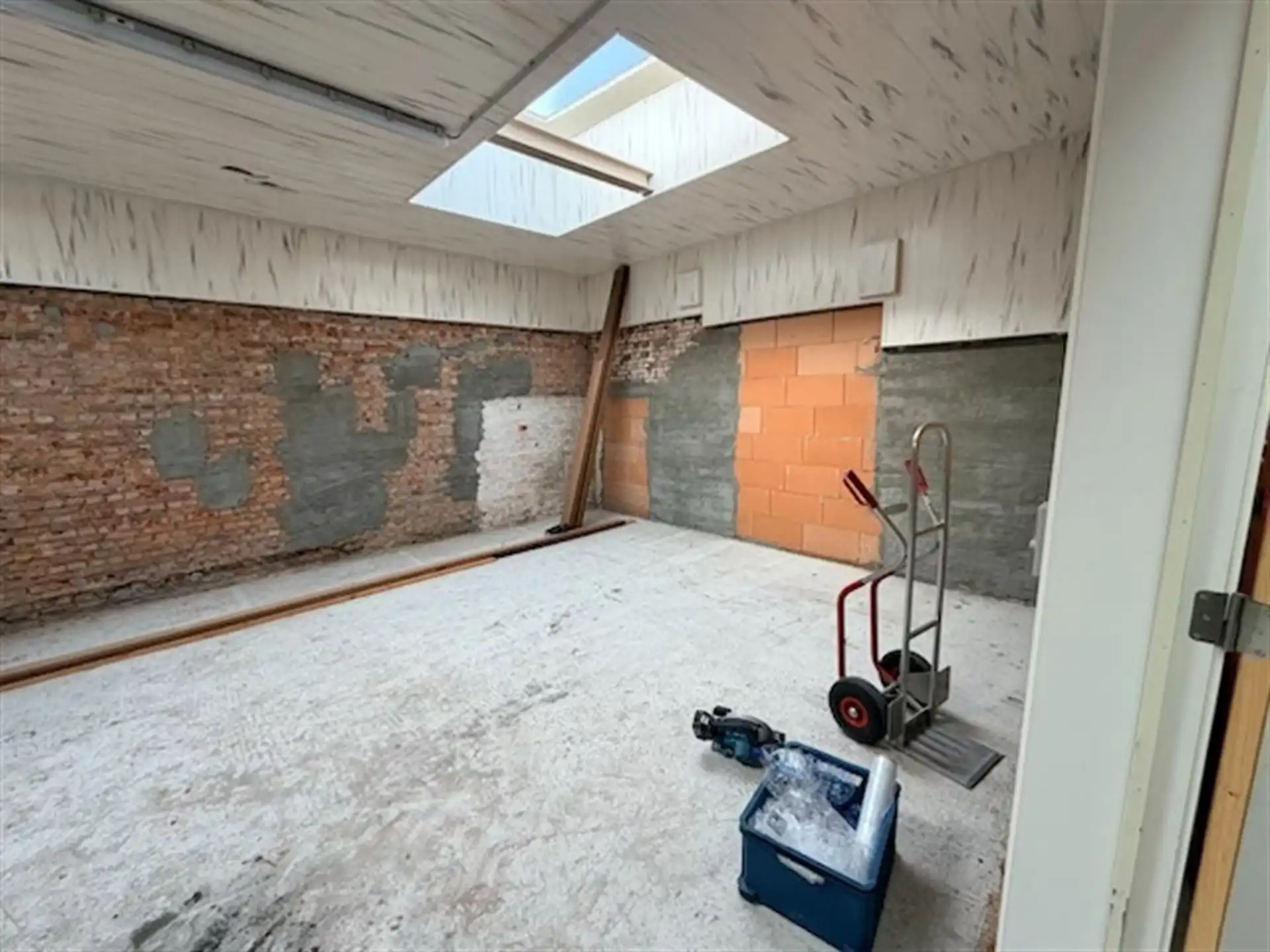 Stockage unit van +/- 30 m² in complex van 15 units  foto 3