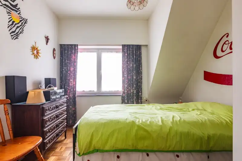 Te moderniseren woning  met 3 slaapkamers, bureau, garage en grote tuin (totale grondoppervlakte 308m²). foto 10