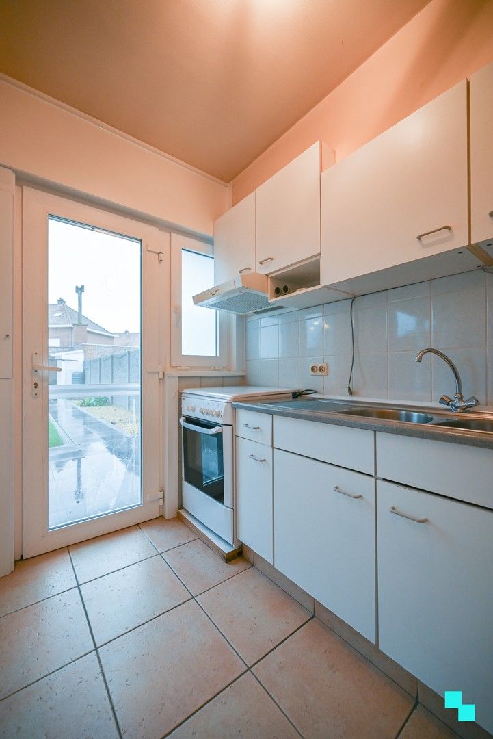 Rustig gelegen ééngezinswoning nabij centrum Izegem met garagebox en uitweg foto 11