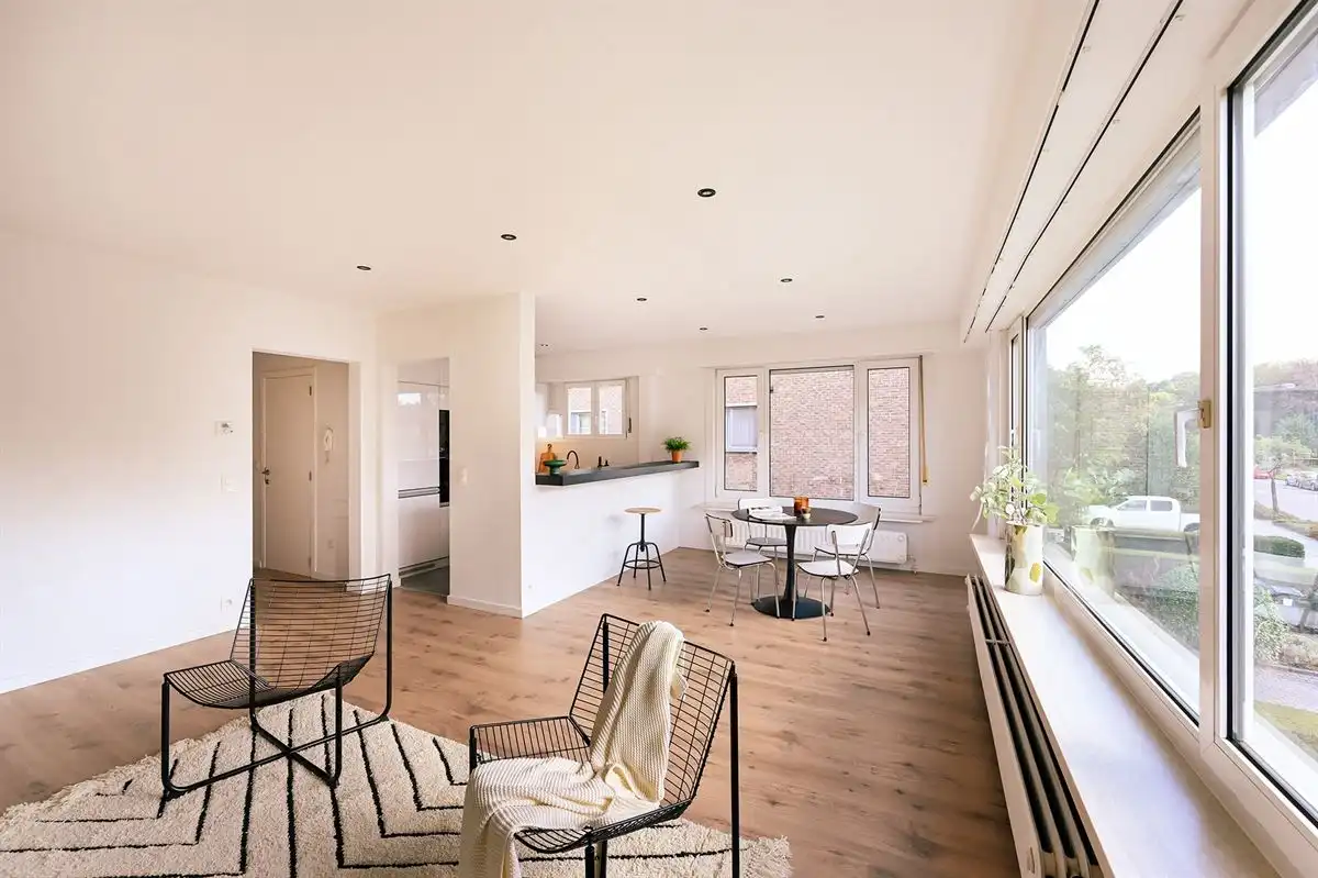 Lichtrijk hoekappartement in hartje Brasschaat foto 3