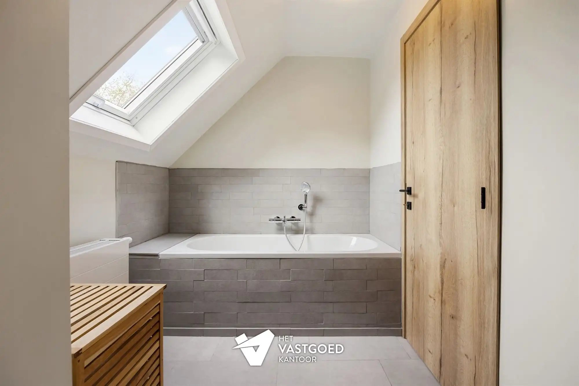 PERFECT ONDERHOUDEN WONING MET 6 SLAAPKAMERS EN WERKHUIS/GARAGE IN GROENE OMGEVING TE VIVERSEL foto 24