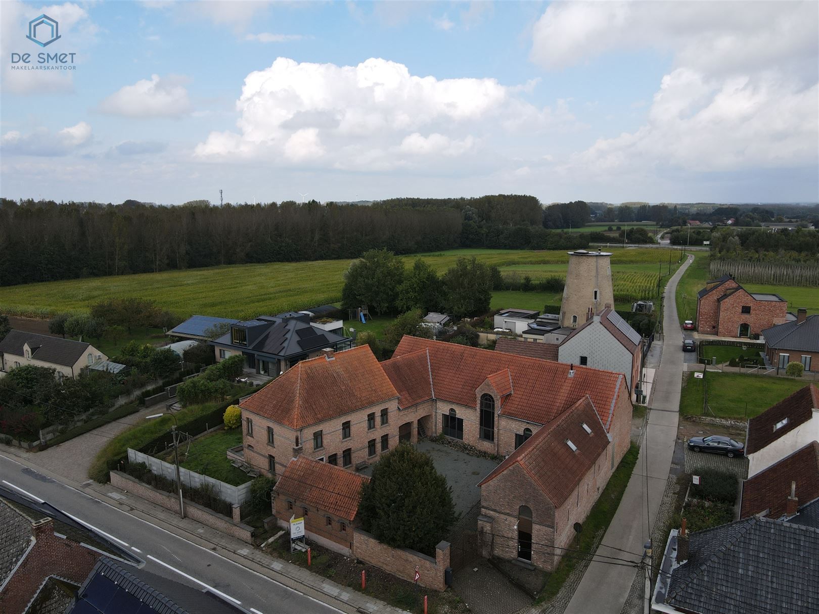 Hoofdfoto van de publicatie: Prachtige Vierkantshoeve Te Koop in Oosterzele – Unieke Kansen Dichtbij Gent