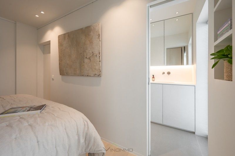 Lichtvolle, instapklare penthouse met drie volwaardige slaapkamers, meerdere terrassen en een open zicht op La Réserve en het Casinoplein. foto 12