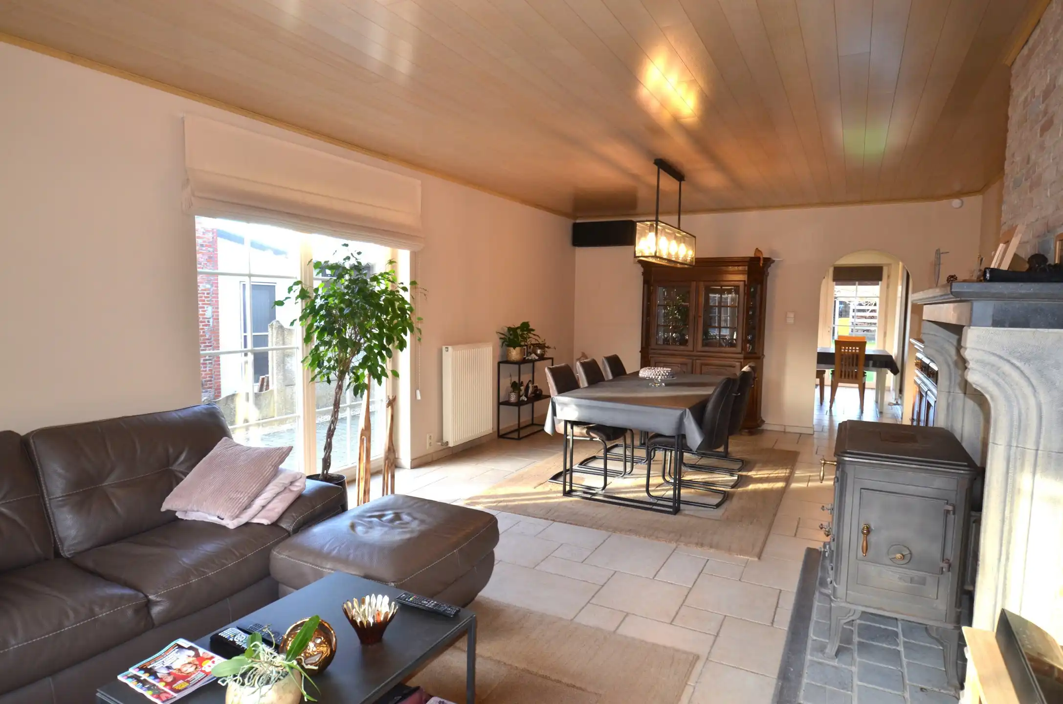 Leuke halfopen bebouwing met drie slaapkamers foto 10