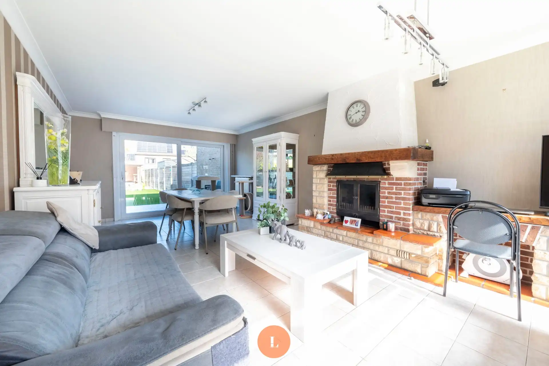 Instapklare gezinswoning in rustige, doodlopende straat met 4 kamers en garage foto 2