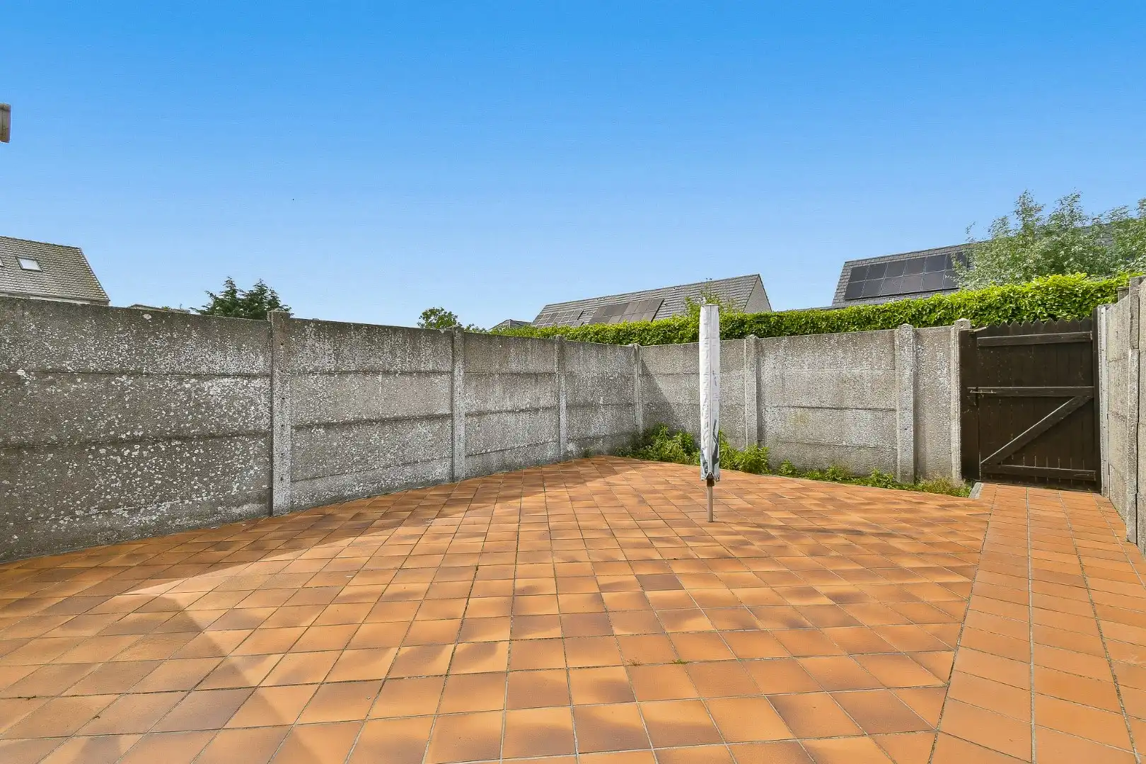 Rijwoning met veel potentieel op centrale ligging foto 9