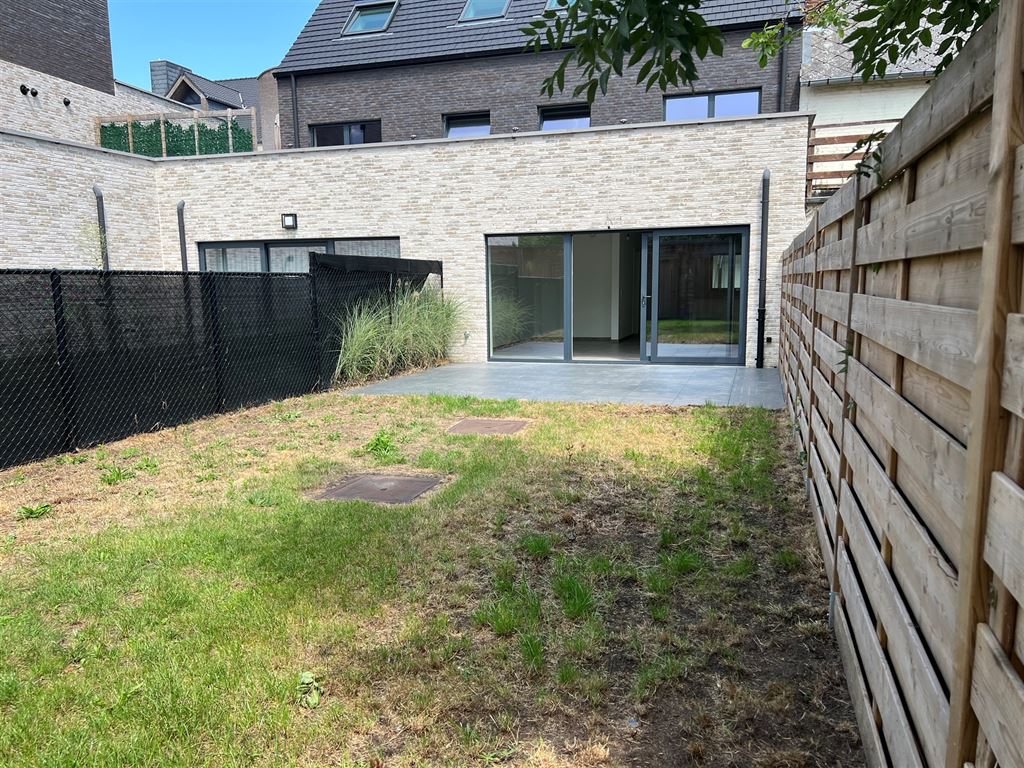 Instapklare woning in hedendaagse stijl in het centrum van Neeroeteren foto 28