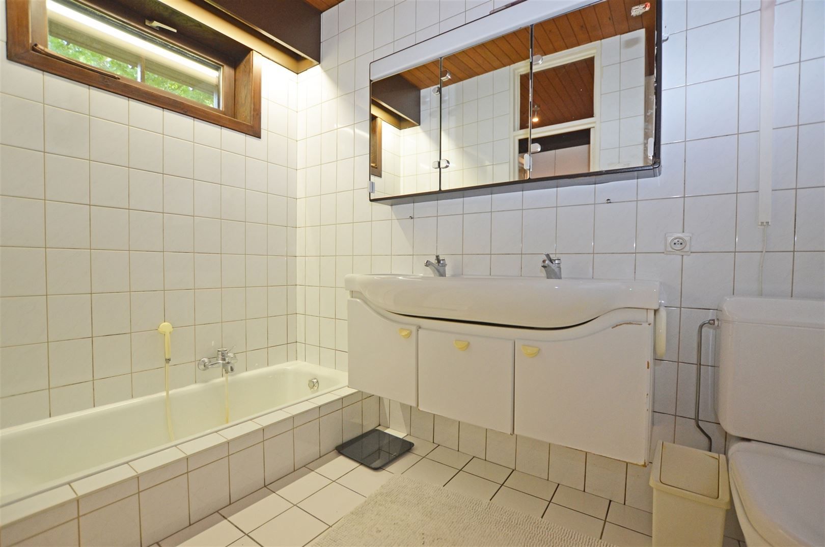 Gelijkvloerse gezinswoning in residentiële wijk foto 20