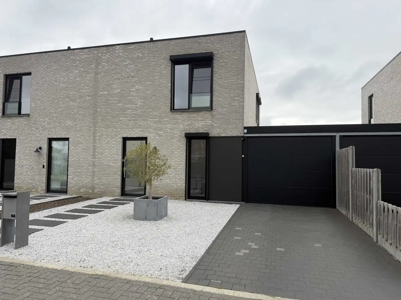 Rustig gelegen recente woning op een perceel van 4a 60ca foto {{pictureIndex}}