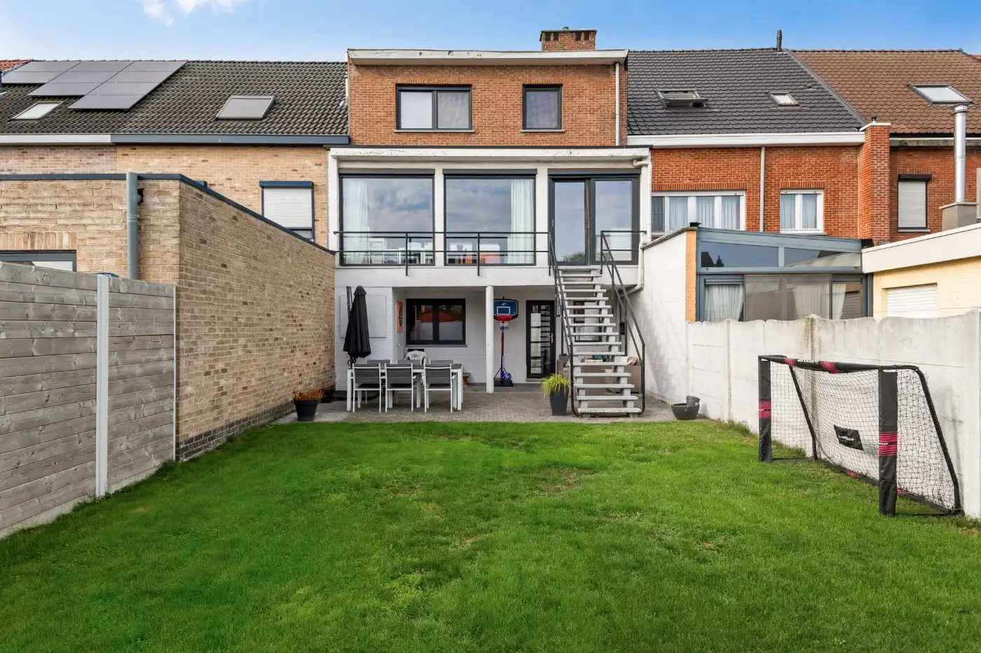 Prachtig gerenoveerde bel-etagewoning met 3 slpk., garage én gezellige tuin foto 17