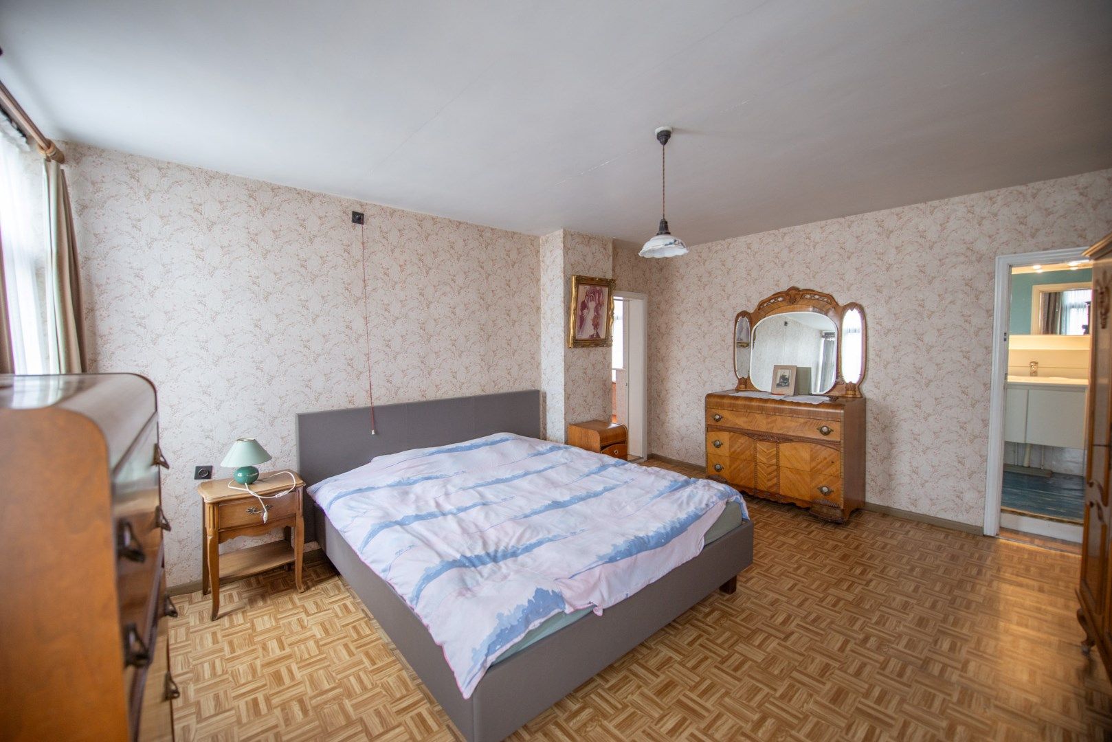 Te renoveren woning met 2 slaapkamers en gezellige binnenkoer foto 8