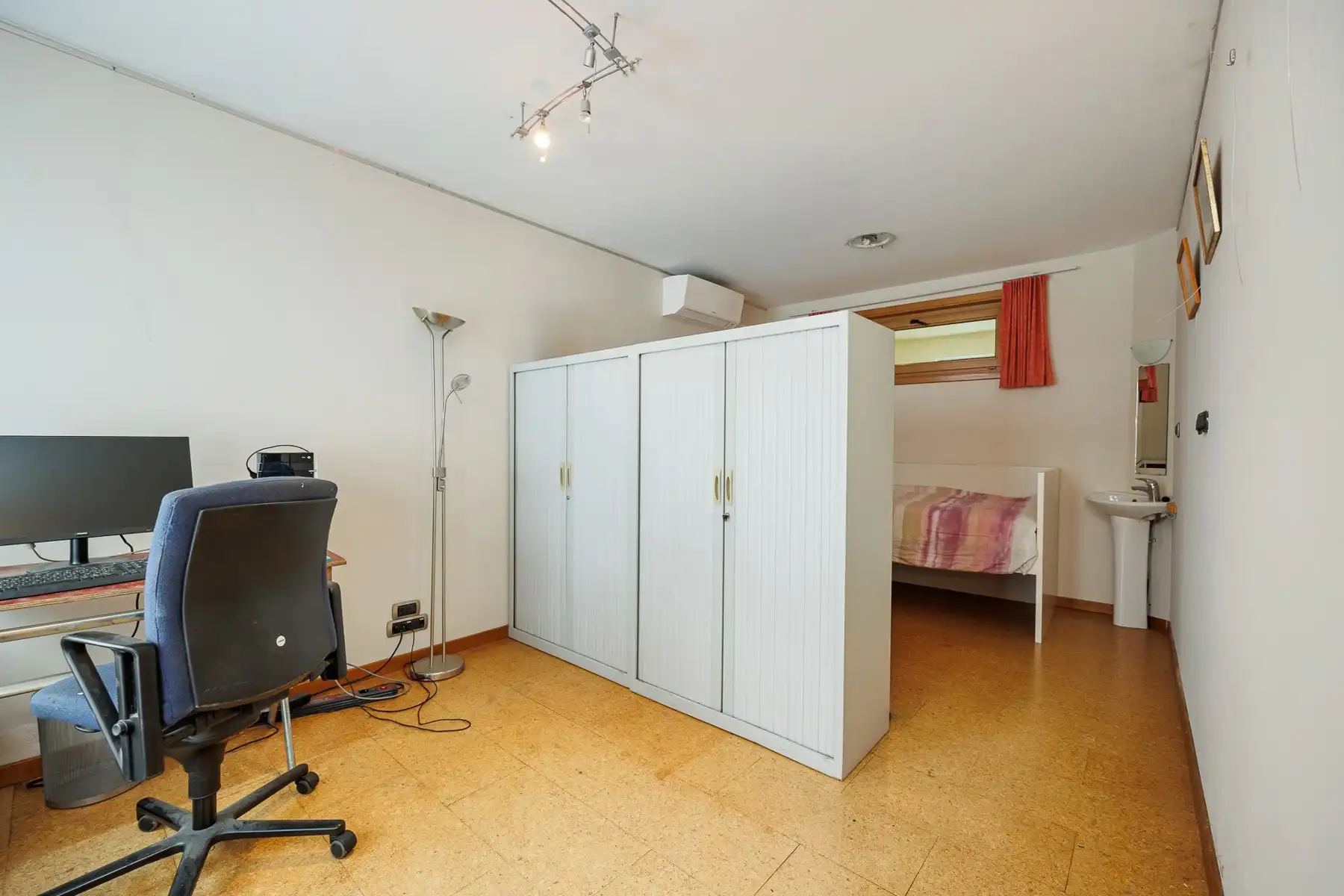 Ruim gelijkvloers appartement met grote tuin foto 8