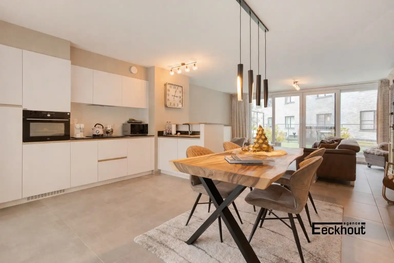 Modern triplex-appartement met 3 slaapkamers - Ideaal als investeringspand wegens aanwezigheid van vaste huurders foto {{pictureIndex}}