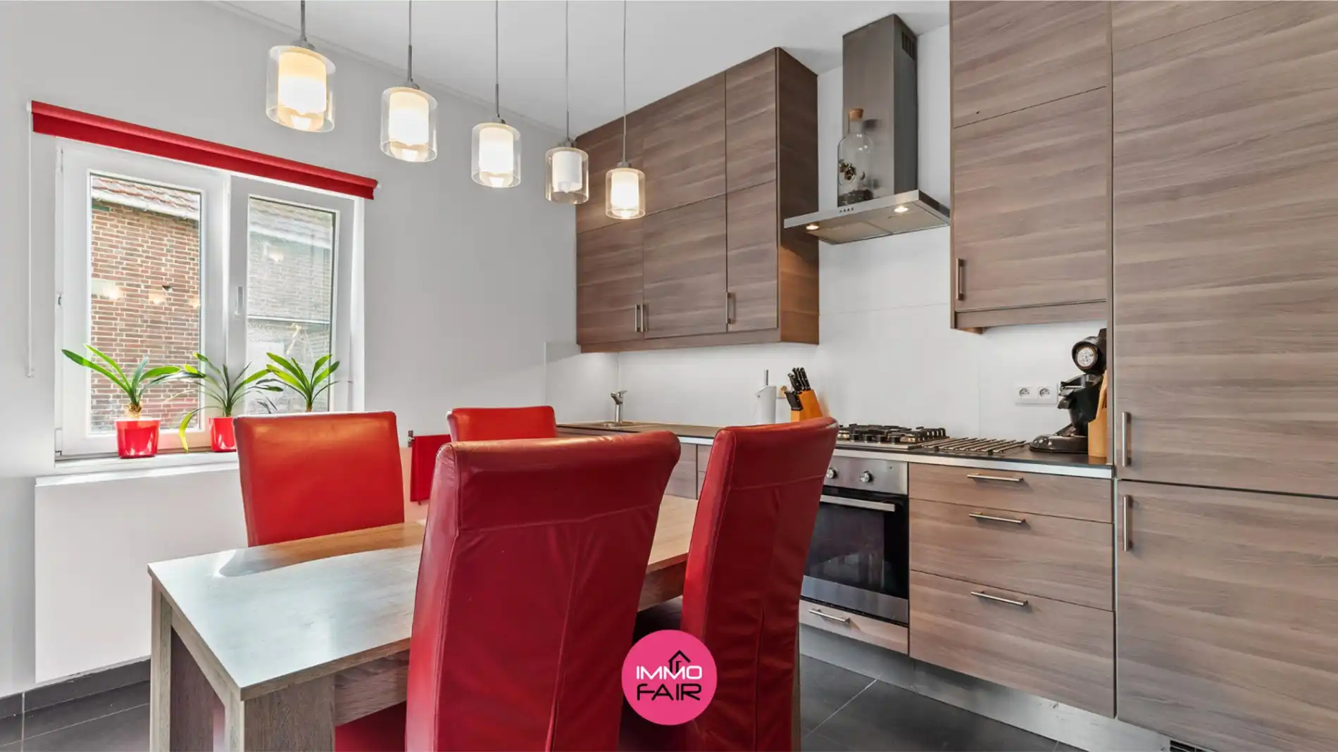 Karakteristieke hoeve met panoramisch zicht aan de achterzijde van perceel! foto 8