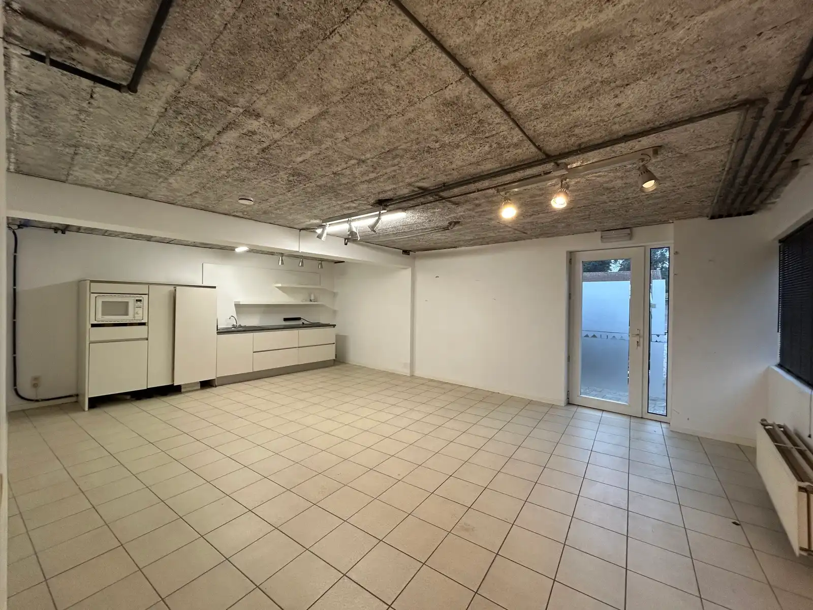 Commerciële ruimte te huur foto 8