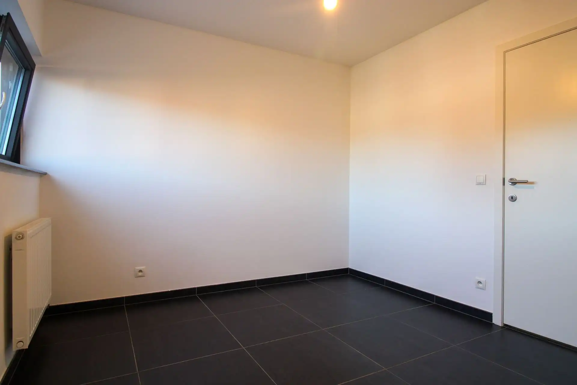 Instapklare gezinswoning met 3 slaapkamers, carport en onderhoudsvriendelijke tuin in het hart van Uikhoven! foto 12