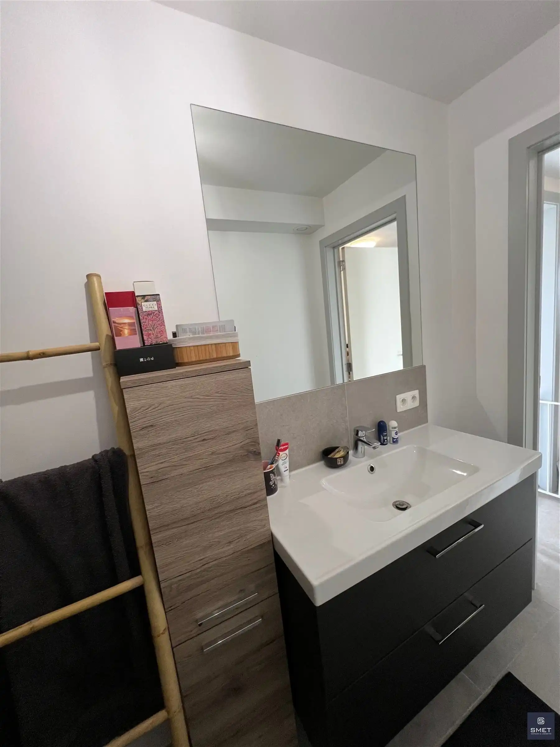 RECENT, MODERN APPART. MET 2 SLPKS EN AUTOSTAANPL. foto 13