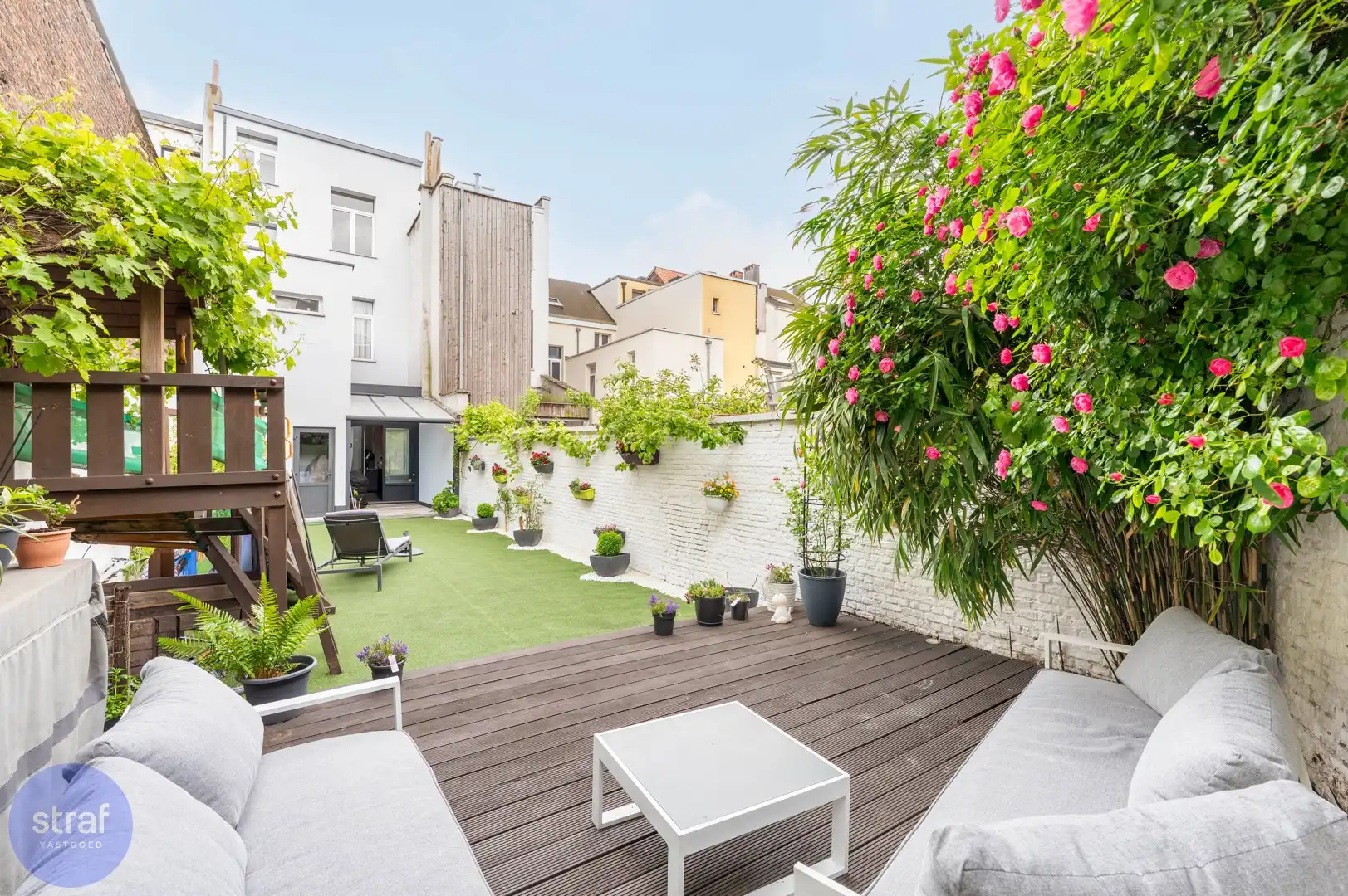 Klassevol Herenhuis met 6 slaapkamers met grote zonnige tuin foto {{pictureIndex}}