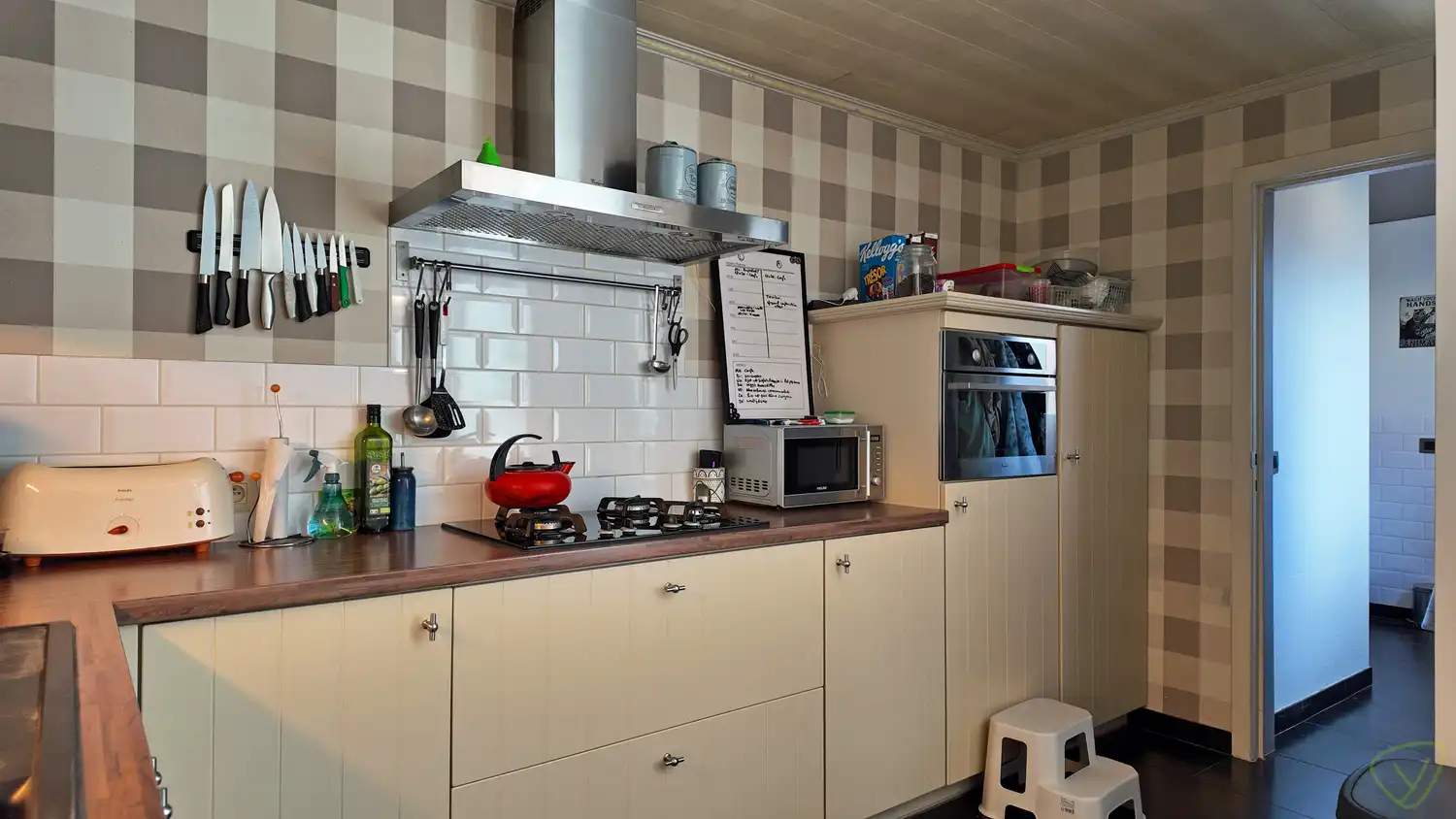 Gezellige instapklare woning met zonnig koertje in Eeklo! foto 6