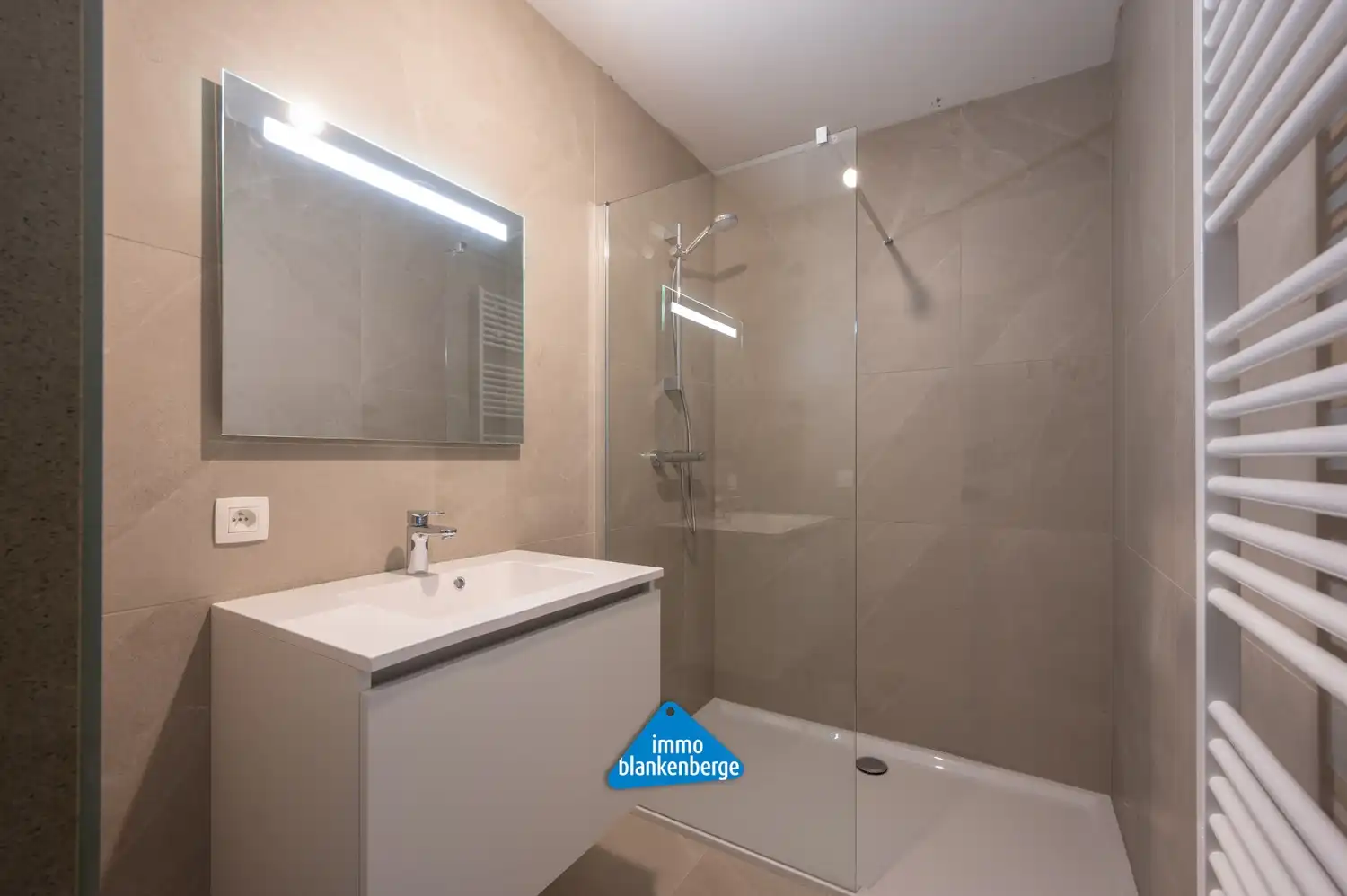 Uniek 2 slaapkamerappartement in Residentie Pier foto 14