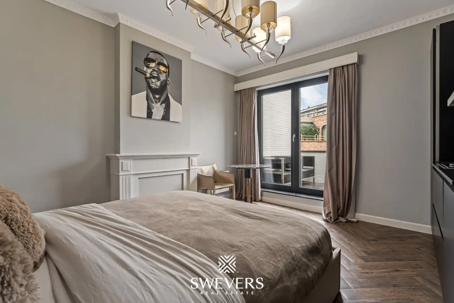 Exclusief gerenoveerde stadswoning met garage en drie terrassen in hartje Hasselt foto 27