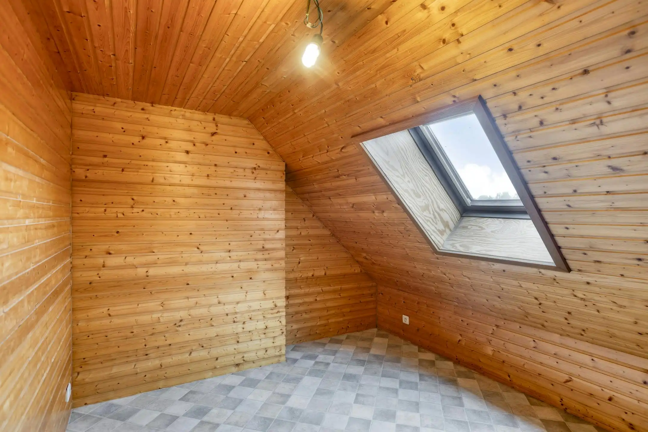 Gezinswoning met 4 slaapkamers en garage te koop in Stasegem!  foto 10