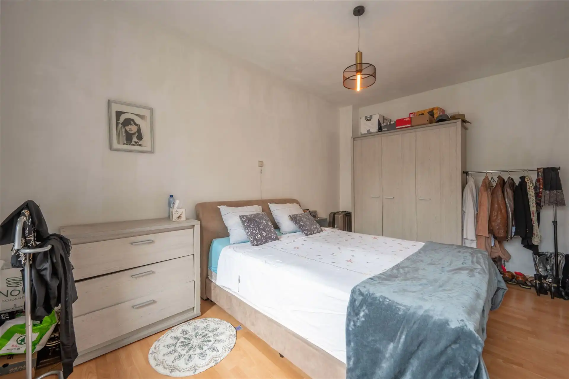 Centraal gelegen 2 slaapkamerappartement te huur foto 11