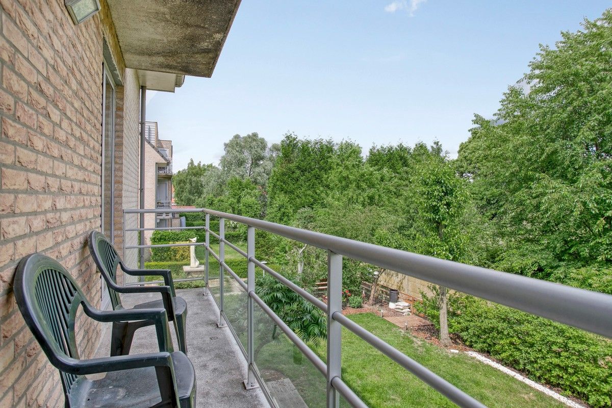 Hedendaags en perfect onderhouden appartement met twee slaapkamers en twee terrassen foto 9