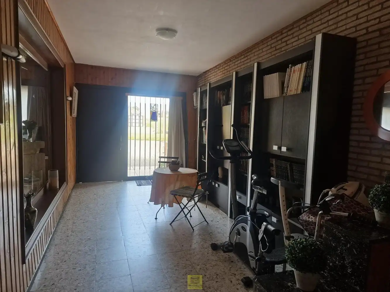 Ruime woning met 3 slpk op een perceel van 591 m² foto 3