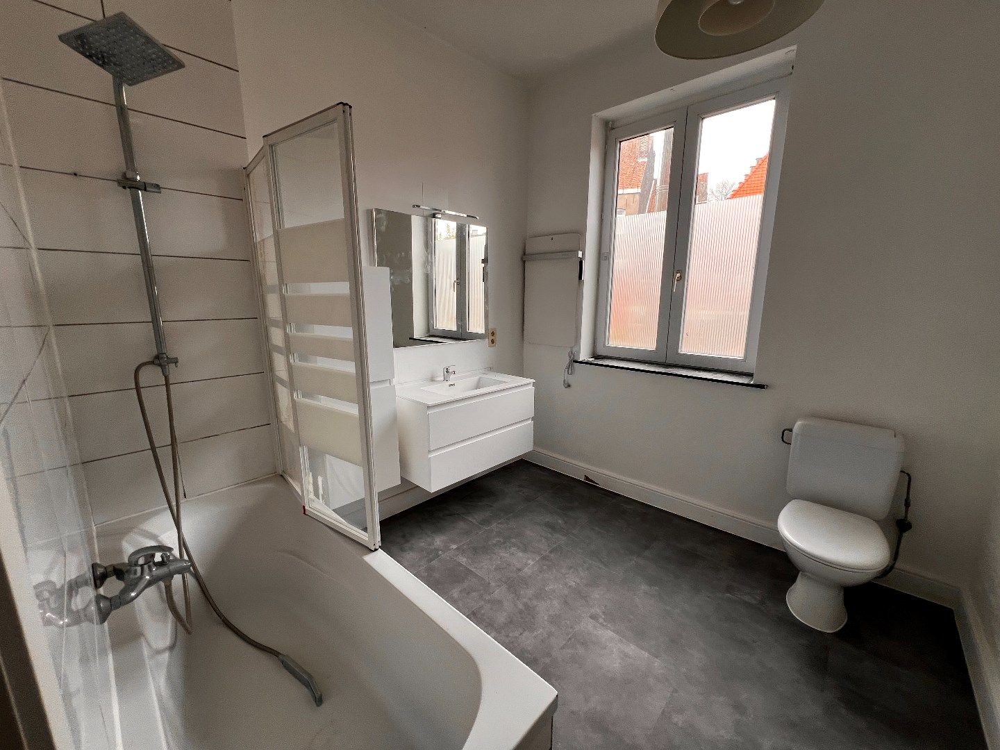 GEZELLIGE WONING MET 2 RUIME SLAAPKAMERS IN IEPER foto 8