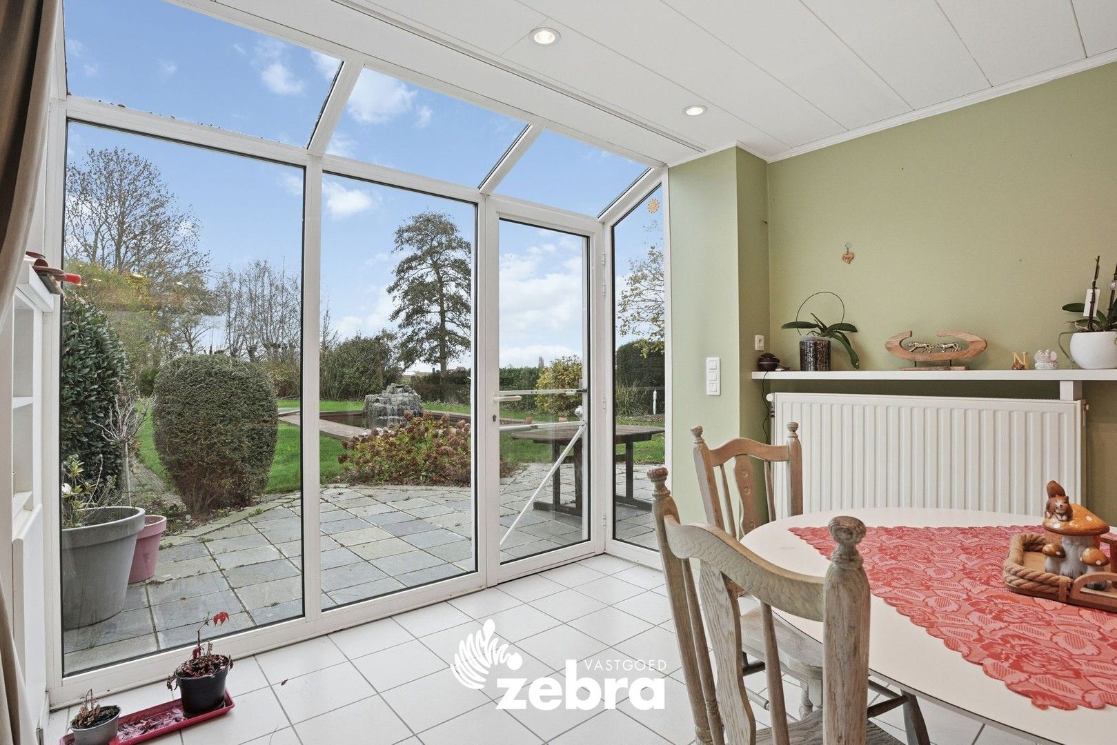 Ruime woning met grote tuin, zwemvijver en schuur in Beveren aan de IJzer! foto 8