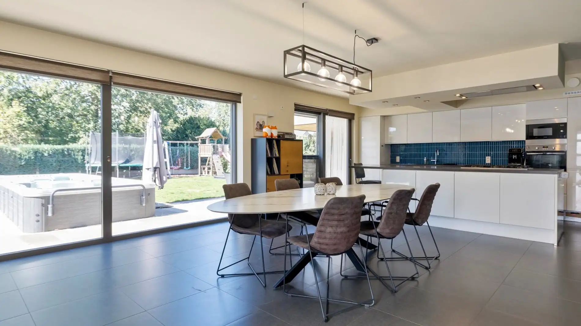 Recente ruime woning met 4 slpks, zwemspa & mooie tuin op 7,2a te Rotselaar foto 4