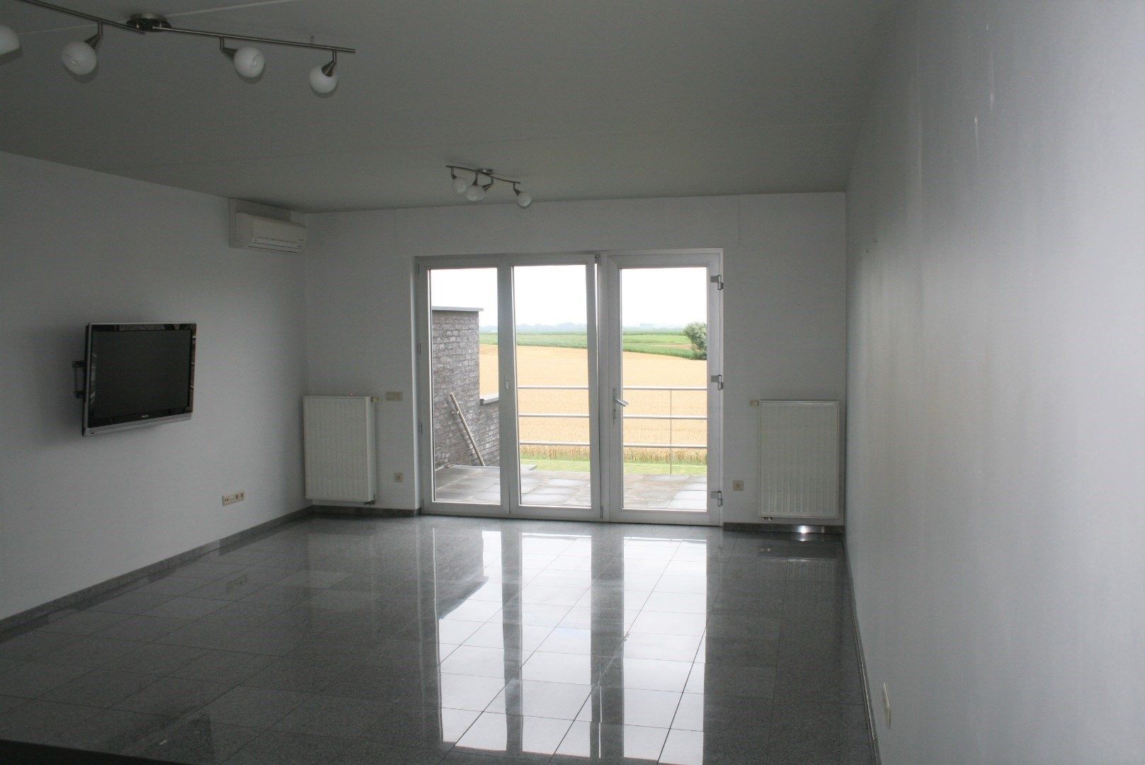 MODERNE LOFTWONING MET TUIN EN 2 GARAGES foto 5