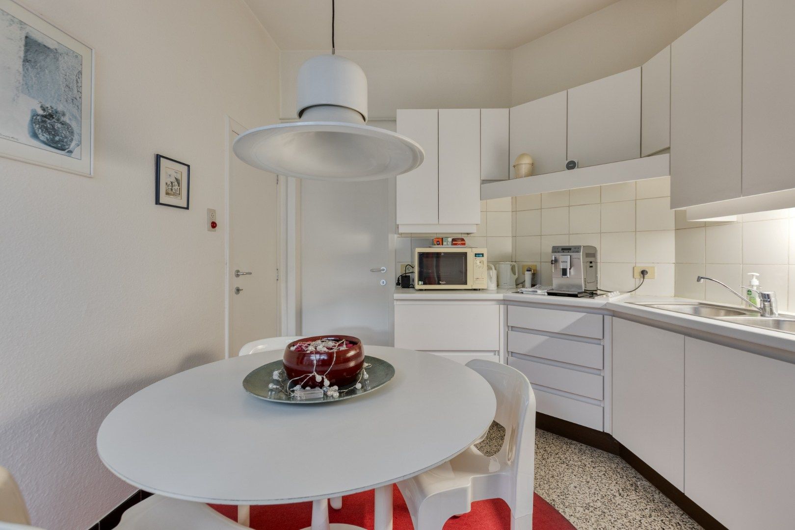 Ruim ingedeelde woning met oa 3 slpks op een gunstige locatie in het centrum foto 12