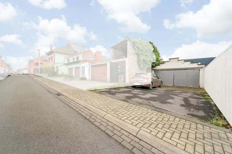 Lauwe-Centrum. Uitstekende gelegen handelseigendom : wonen en werken met 4 slaapkamers met tuin en aparte ingang garagegebouw en parking. POLYVALENTE EIGENDOM MET POTENTIEEL ! foto 9