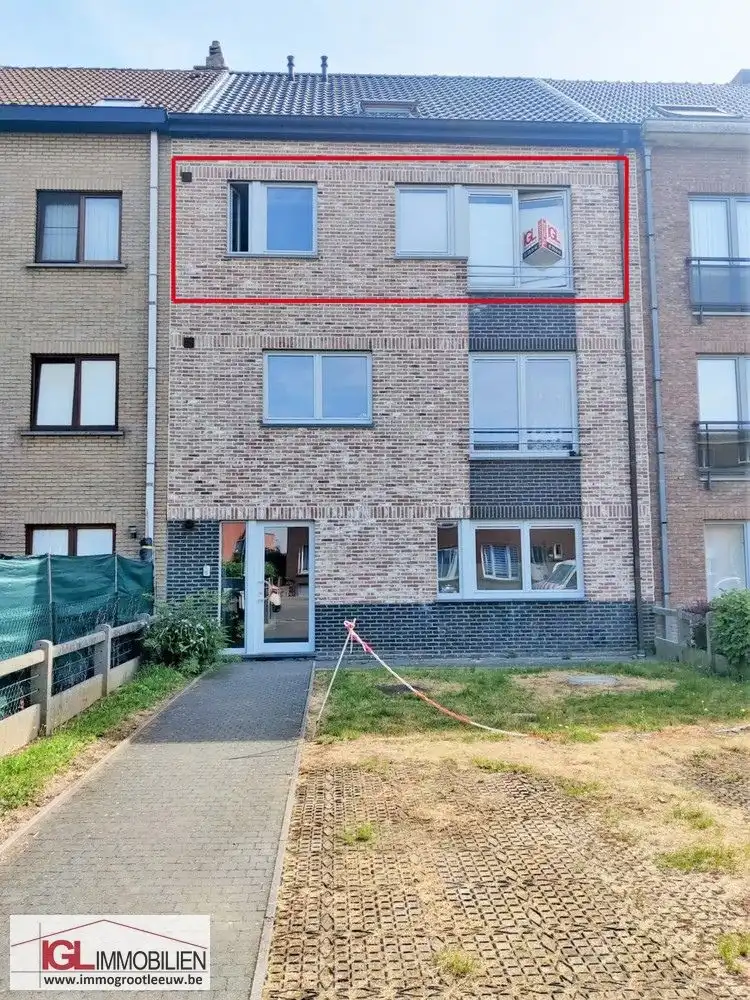 Duplex appartement in Sint-Pieters-Leeuw foto {{pictureIndex}}