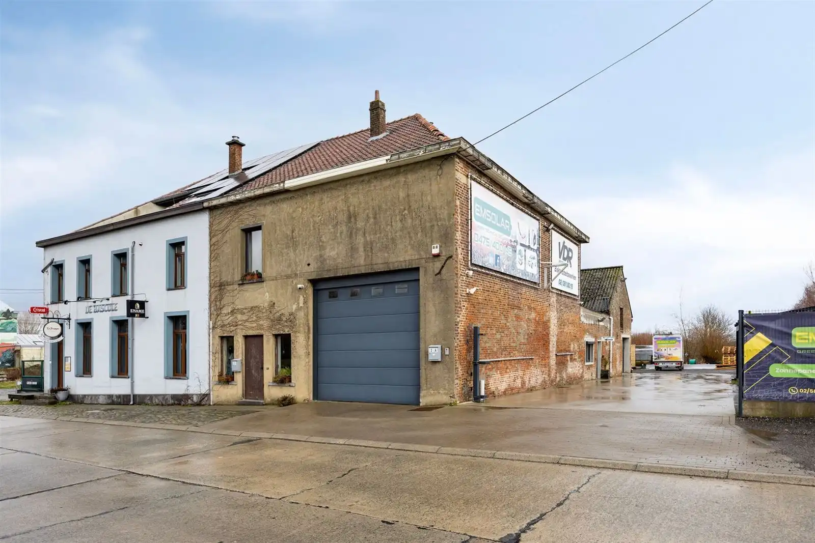 Hoofdfoto van de publicatie: Woning 2 slaapkamers met magazijn en bureel 