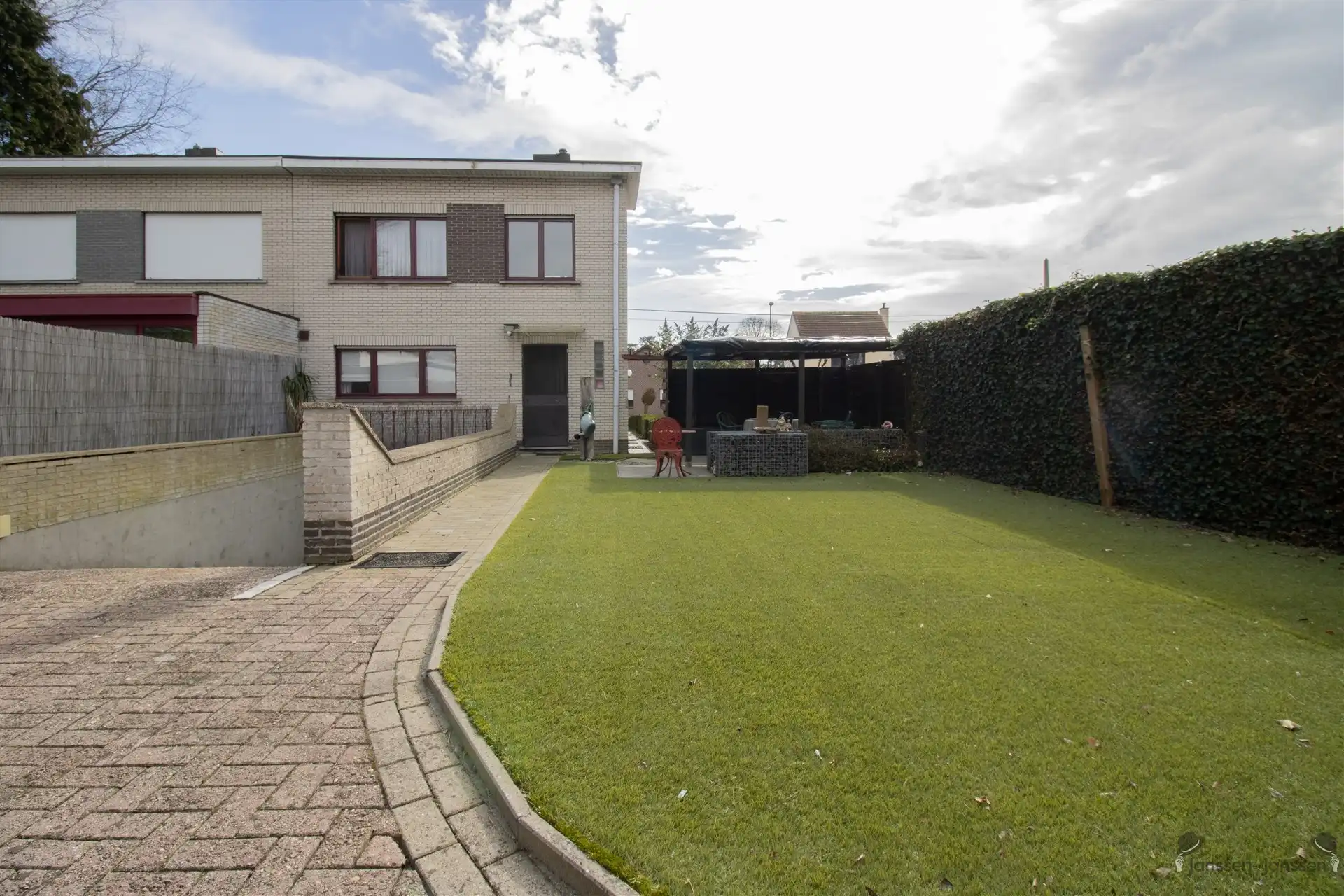 Ruime te renoveren HOB op 522 m² met 3 slaapkamers en ruime zolder met mogelijkheden foto 3