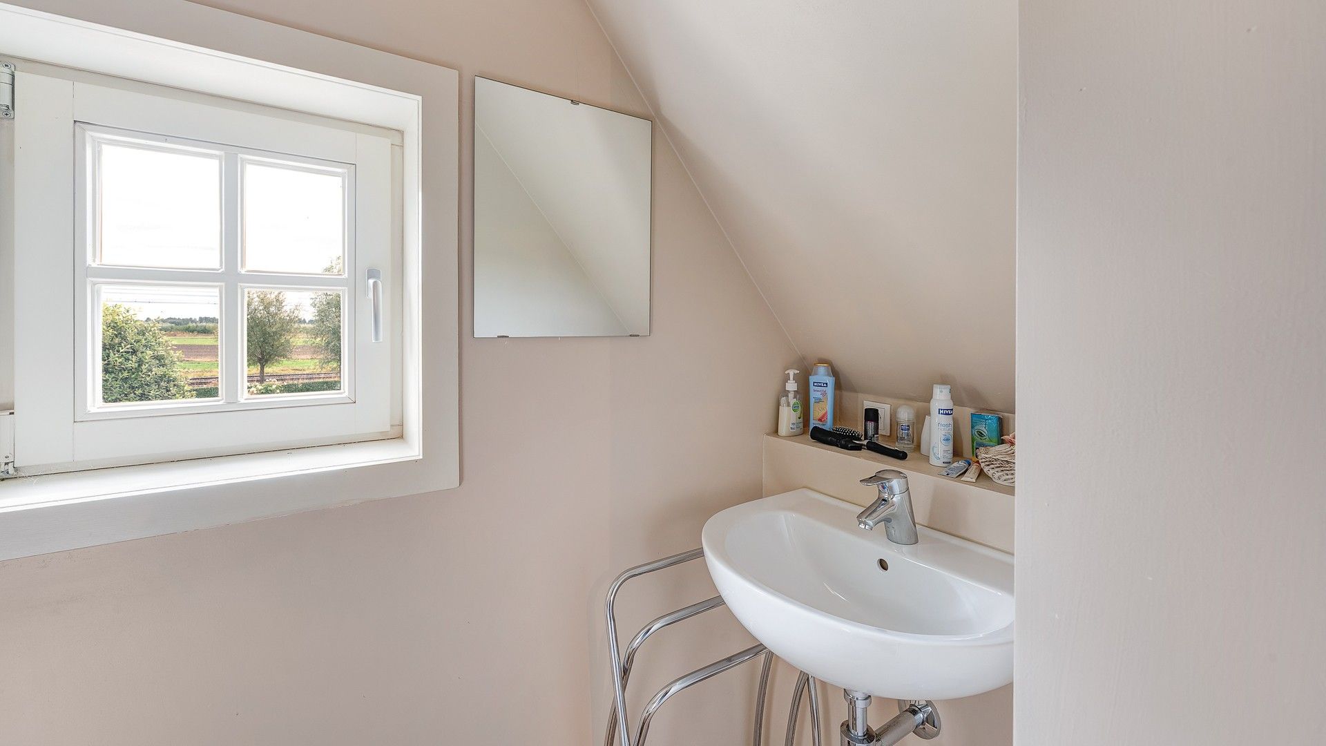 Mooie recente woning rustig gelegen in Knokke, op enkele passen van Duinenwater, de zee en het centrum. foto 23