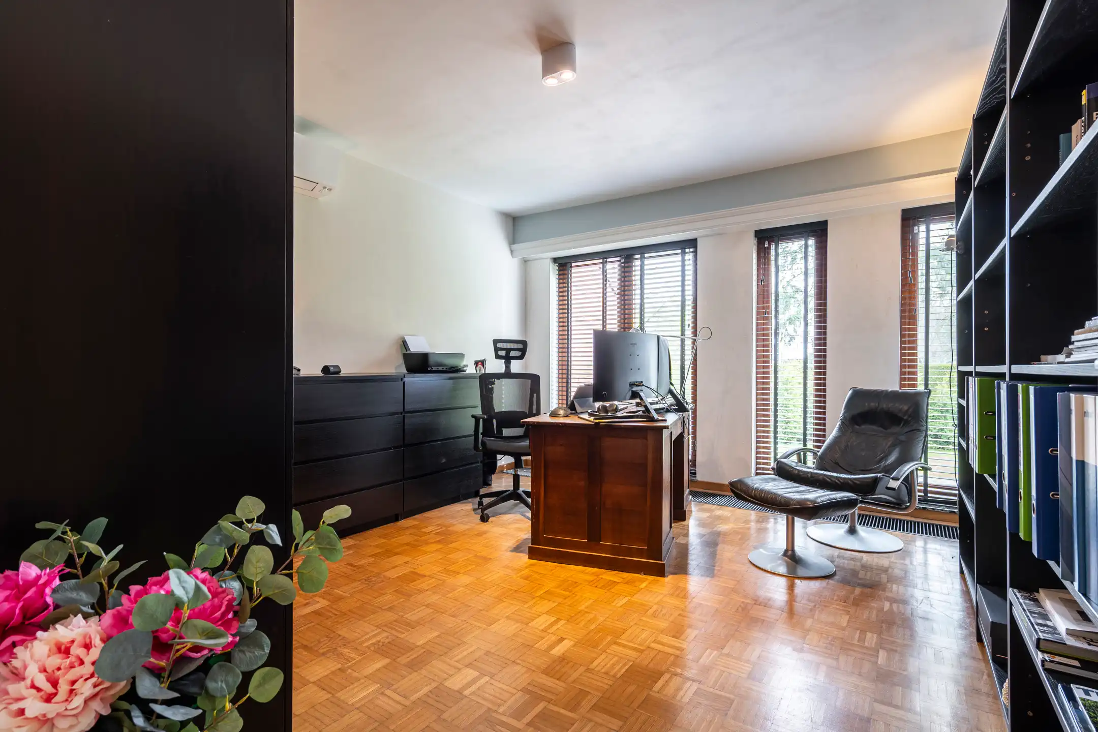 Ruime, recent gerenoveerde villa met 5 slpks op 2.430 m² foto 11