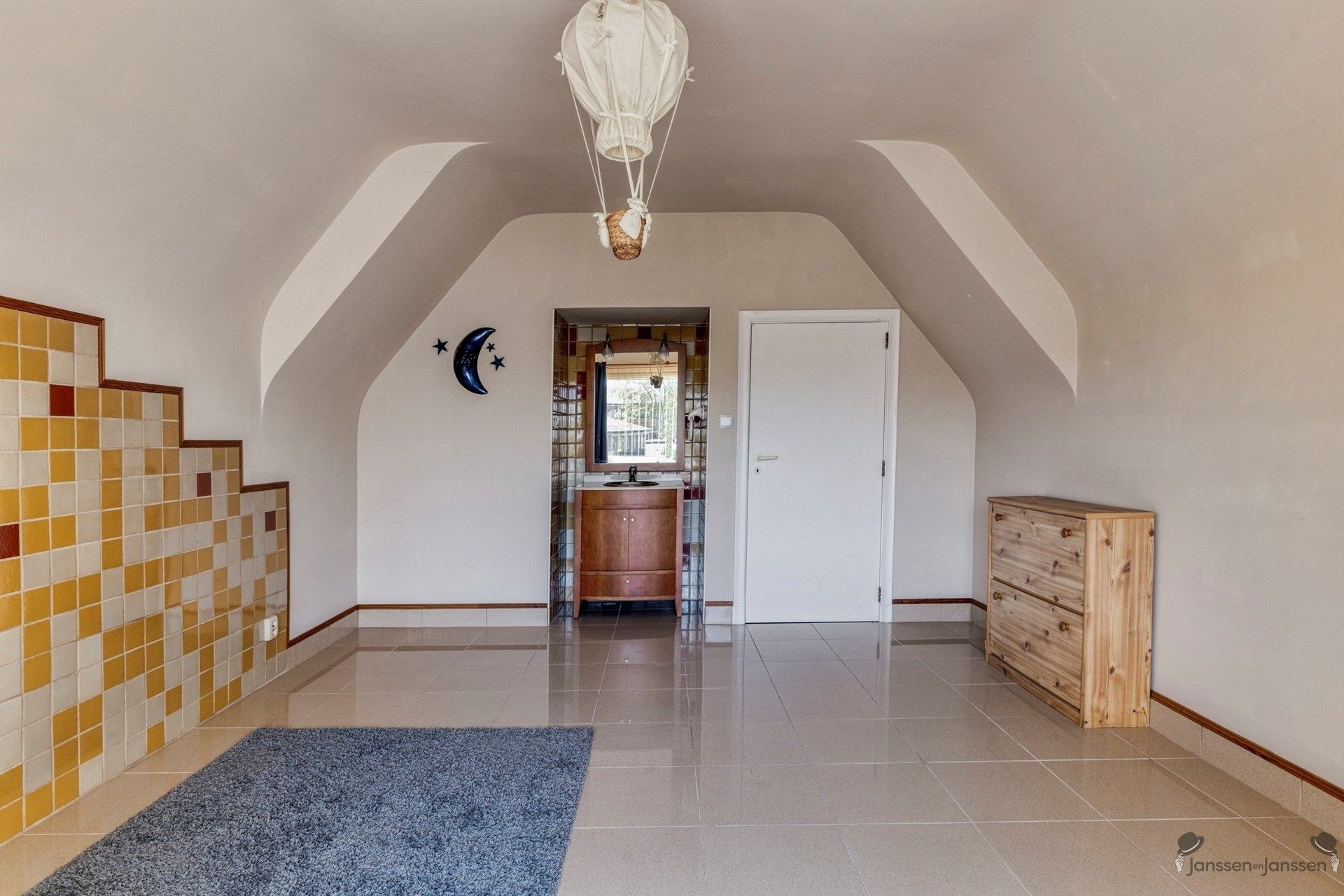 meergezinswoning met 9 slaapkamers, instapklaar foto 25