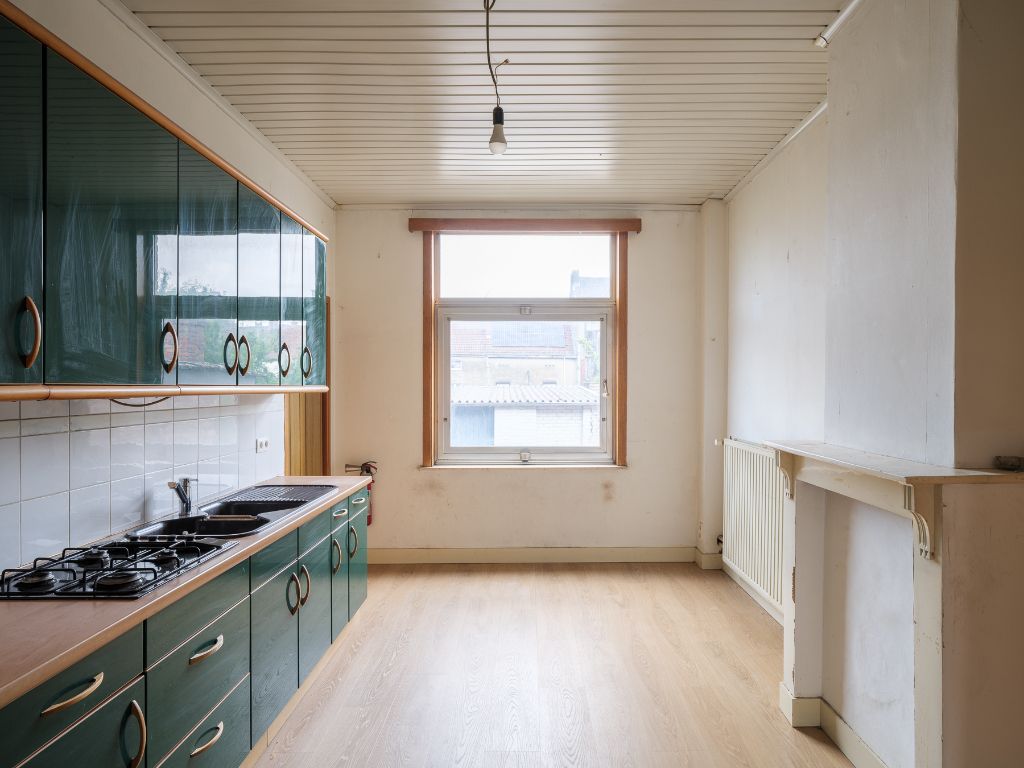 Te renoveren woning met atelier/loods, ruime tuin en bijzonder veel potentieel op een boogscheut van het stadscentrum. foto 9