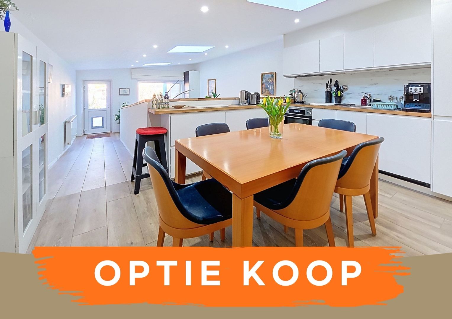Woning met tuin en inpandige garage te Nieuwpoort-stad. foto {{pictureIndex}}